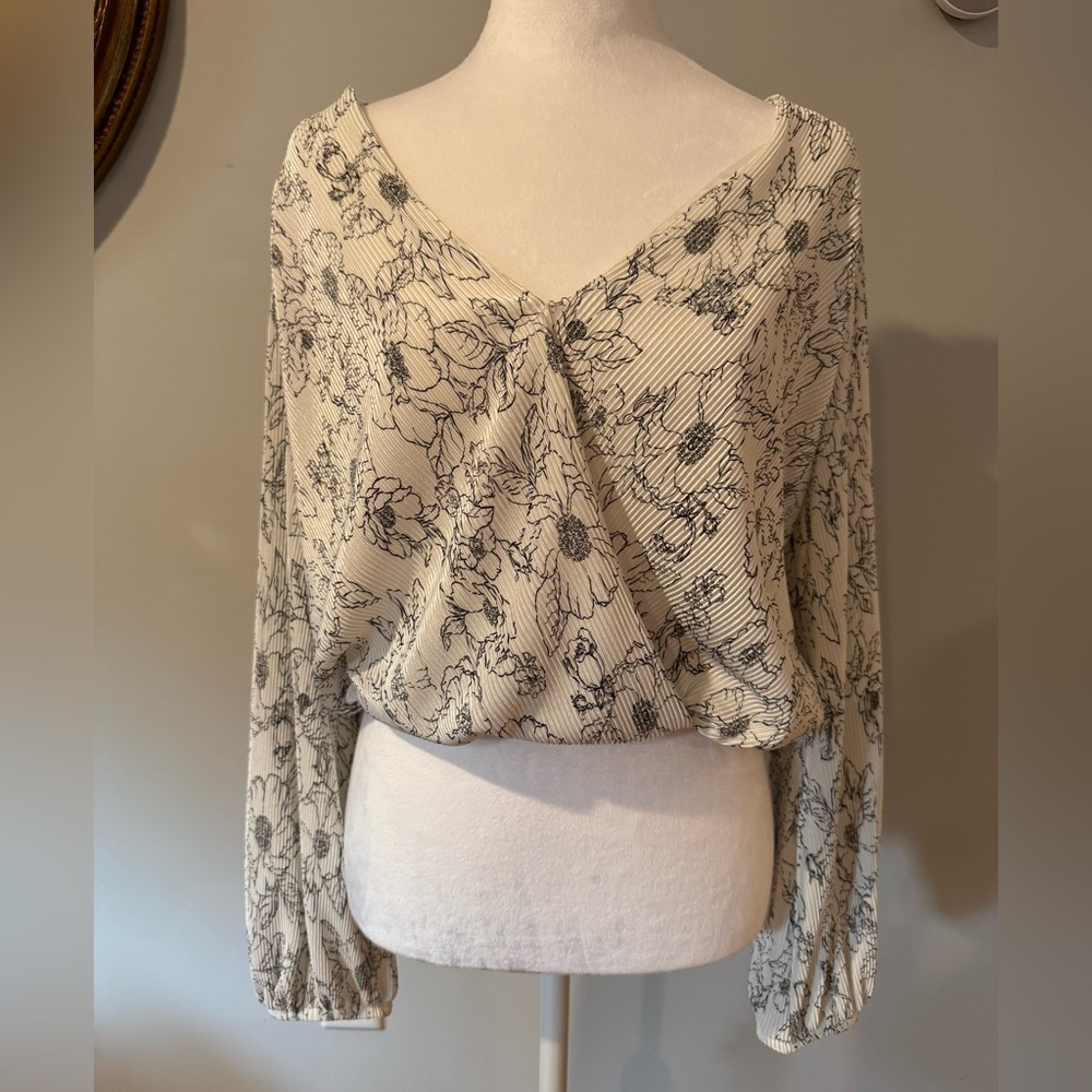 ASTR The Label Plisse Floral Crinkle Wrap Style Top, Size M